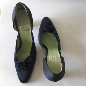 Rare Richard Tyler Satin Navy Dress Shoe